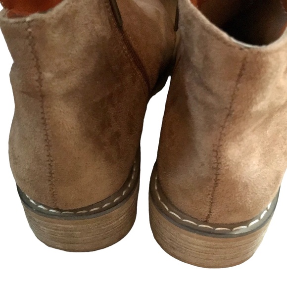 EUC by Cisco Kids tan Boots By Seven. Low-cut bootie that zips on the side. - Picture 5 of 7